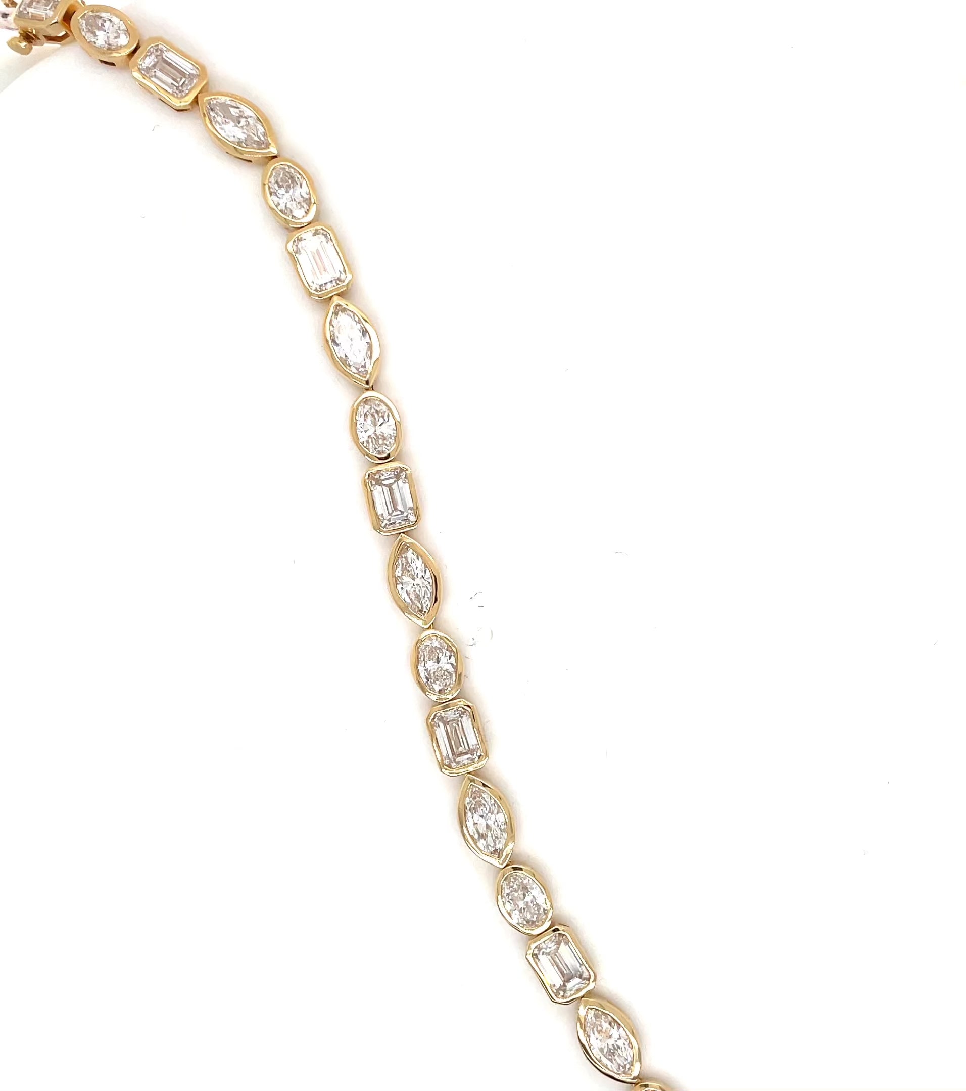 Load video: Bezel Bliss Bracelet