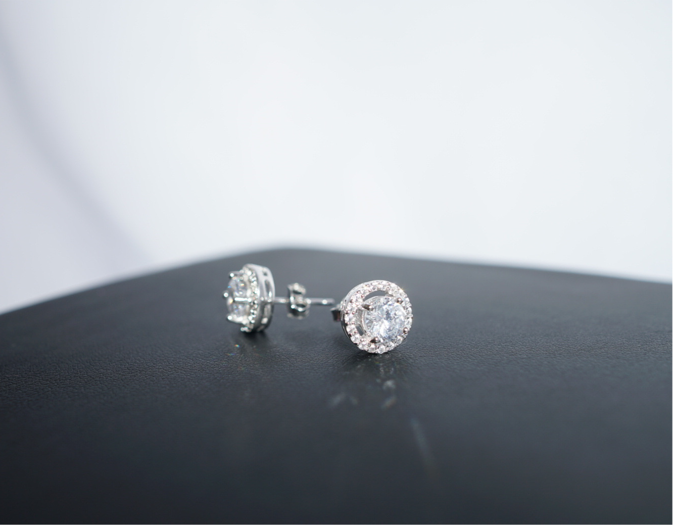 Nena stud earrings